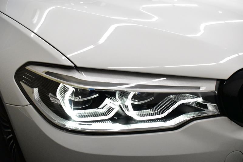 BMW 5シリーズ 530i Mｽﾎﾟｰﾂ 型式変更後モデル「JR20」ｾﾚｸﾄ&ﾊｲﾗｲﾝP ｻﾝﾙｰﾌ  全席ﾋｰﾀｰ付黒革 追従ACC HUD ﾊｰﾏﾝｶｰﾄﾞﾝ 4ｿﾞｰﾝAC 全面液晶ﾒｰﾀｰ LEDﾍｯﾄﾞﾗｲﾄ ﾀｯﾁﾊﾟﾈﾙHDDﾅﾋﾞ 全周囲ｶﾒﾗ3Dﾋﾞｭｰ Pｱｼｽﾄ 全面液晶ﾒｰﾀｰ 19AW Mﾊﾟﾌｫｰﾏﾝｽﾊﾟｰﾂ 電動ﾄﾗﾝｸ 2年保証