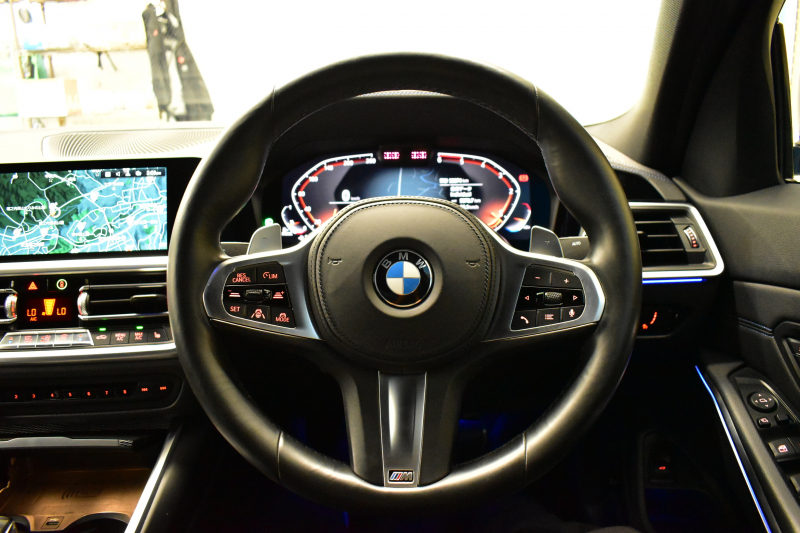 BMW 3シリーズ 320d Xﾄﾞﾗｲﾌﾞ Mｽﾎﾟｰﾂ ｴﾃﾞｨｼｮﾝｻﾝﾗｲｽﾞ 4WD 200台限定 ﾚｰｻﾞｰLEDﾗｲﾄ ﾋｰﾀｰ付黒革 追従ACC LCW 19AW 可変Mｻｽ Mﾘｱｽﾎﾟｲﾗｰ ﾗｲﾌﾞｺｯｸﾋﾟｯﾄﾀｯﾁﾊﾟﾈﾙﾅﾋﾞ ｱｯﾌﾟﾙｶｰﾌﾟﾚｲ ﾜｲﾔﾚｽ充電 2年保証
