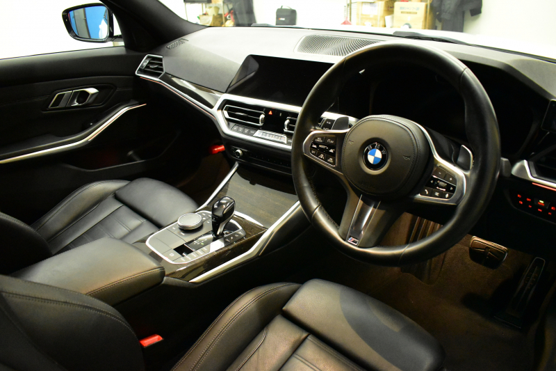 BMW 3シリーズ 330i Mｽﾎﾟｰﾂ 高出力ﾓﾃﾞﾙ ﾌｧｽﾄﾄﾗｯｸ&ｺﾝﾌｫｰﾄ&ﾊｲﾗｲﾝP ﾋｰﾀｰ付黒革 可変Mｻｽ 19AW 全周囲ｶﾒﾗ3ﾋﾞｭｰ ACC LCW Mｽﾎﾟｰﾂﾃﾞﾌ&ﾌﾞﾚｰｷ ﾗｲﾌﾞｺｯｸﾋﾟｯﾄ ｱｯﾌﾟﾙｶｰﾌﾟﾚｲ ｳｯﾄﾞｲﾝﾃﾘｱ 電動ﾄﾗﾝｸ ﾜｲﾔﾚｽ充電 2年保証