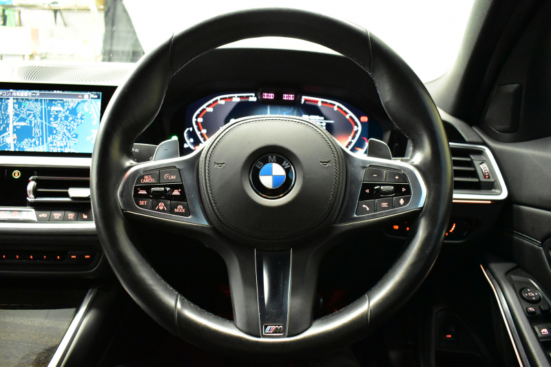 BMW 3シリーズ 330iﾂｰﾘﾝｸﾞ Mｽﾎﾟｰﾂ 高出力 ﾊｲﾗｲﾝ&ｺﾝﾌｫｰﾄP ﾋｰﾀｰ付黒革 LEDﾍｯﾄﾞﾗｲﾄ ACC Mｽﾎﾟｰﾂﾌﾞﾚｰｷ ﾗｲﾌﾞｺｯｸﾋﾟｯﾄ ﾀｯﾁﾊﾟﾈﾙﾅﾋﾞ ｱｯﾌﾟﾙｶｰﾌﾟﾚｲ ﾊﾟｰｷﾝｸﾞｱｼｽﾄﾌﾟﾗｽ 全周囲ｶﾒﾗ 3Dﾋﾞｭｰ 電動Rｹﾞｰﾄ ﾜｲﾔﾚｽ充電 18AW 2年保証