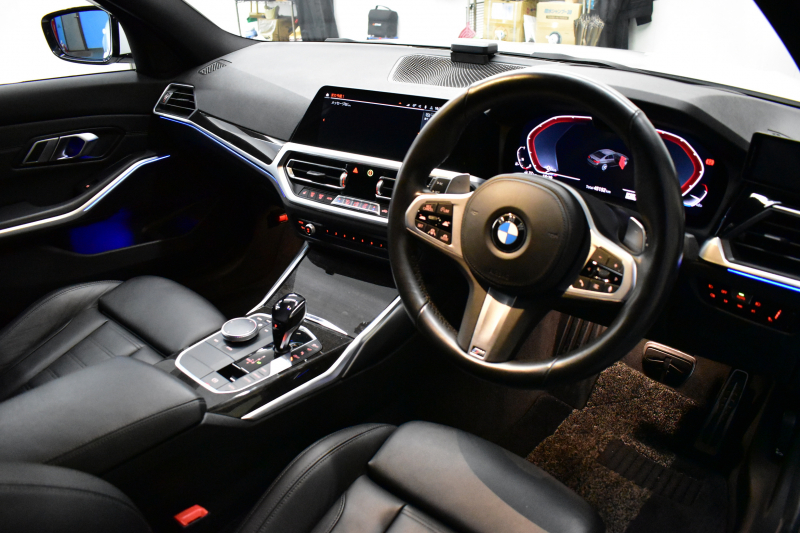 BMW 3シリーズ 330i Mｽﾎﾟｰﾂ 高出力ﾓﾃﾞﾙ  1ｵｰﾅｰ ｲﾉﾍﾞｰｼｮﾝ&ﾊｲﾗｲﾝ&ｺﾝﾌｫｰﾄP ﾋｰﾀｰ付黒革 ﾚｰｻﾞｰLED 全周囲ｶﾒﾗ3ﾋﾞｭｰ ACC HUD LCW Mｽﾎﾟｰﾂﾌﾞﾚｰｷ ﾗｲﾌﾞｺｯｸﾋﾟｯﾄ ｼﾞｪｽﾁｬｰC付ﾀｯﾁﾊﾟﾈﾙﾅﾋﾞ ｱｯﾌﾟﾙｶｰﾌﾟﾚｲ 電動ﾄﾗﾝｸ ﾜｲﾔﾚｽ充電 2年保証