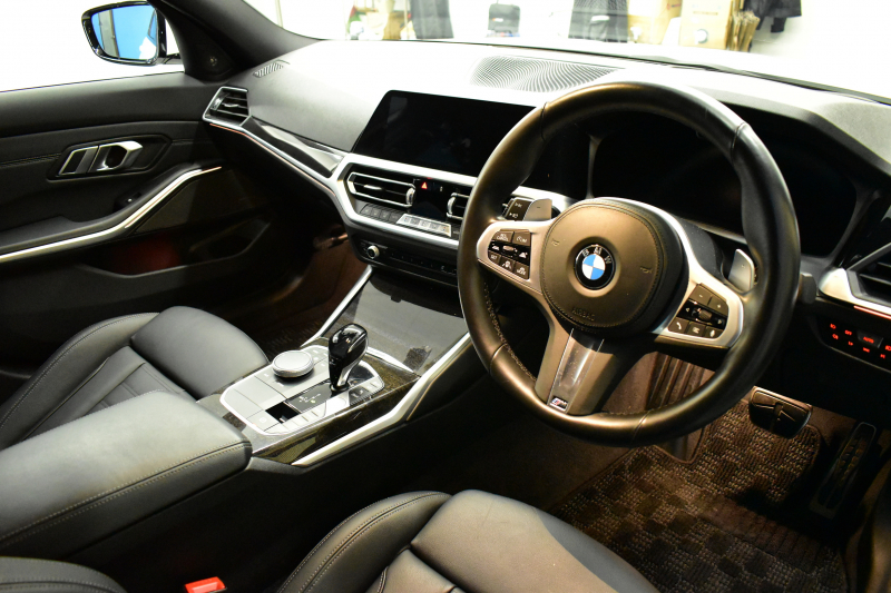 BMW 3シリーズ 320d Xﾄﾞﾗｲﾌﾞ ﾂｰﾘﾝｸﾞ Mｽﾎﾟｰﾂ 4WD ｲﾉﾍﾞｰｼｮﾝ&ﾊｲﾗｲﾝ&ｻｳﾝﾄﾞP ﾋｰﾀｰ付黒革 ﾚｰｻﾞｰLED ﾊｰﾏﾝｶｰﾄﾞﾝ ACC HUD ｼﾞｪｽﾁｬｰC付ﾀｯﾁﾊﾟﾈﾙﾅﾋﾞ ﾗｲﾌﾞｺｯｸﾋﾟｯﾄ 全周囲ｶﾒﾗ ｱｯﾌﾟﾙｶｰﾌﾟﾚｲ ﾌﾙｾｸﾞ ｳｯﾄﾞｲﾝﾃﾘｱ  2年保証