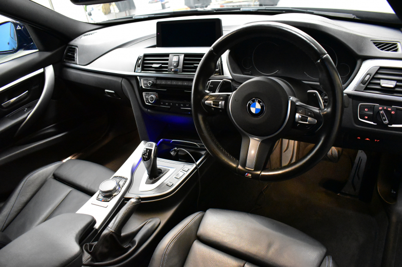 BMW 3シリーズ 320dﾂｰﾘﾝｸﾞ Mｽﾎﾟｰﾂｴﾃﾞｨｼｮﾝｼｬﾄﾞｰ LCI後期限定 ﾋｰﾀｰ付黒革 専用ﾀﾞｰｸLEDﾍｯﾄﾞﾗｲﾄ&ﾃｰﾙ 液晶ﾒｰﾀｰ 追従ACC ﾀｯﾁﾊﾟﾈﾙHDDﾅﾋﾞ 車線変更&逸脱&歩行者警告 衝突軽減ﾌﾞﾚｰｷ  19AW 電動Rｹﾞｰﾄ 前後PDC Bｶﾒﾗ  2年保証