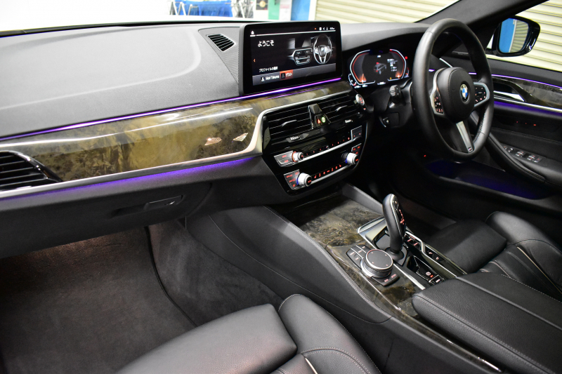 BMW 5シリーズ 530i ﾂｰﾘﾝｸﾞ Mｽﾎﾟｰﾂ LCI後期 ｾﾚｸﾄP ﾊﾟﾉﾗﾏｻﾝﾙｰﾌ 全席ﾋ-ﾀ-付ﾌﾞﾗｯｸﾚｻﾞｰ ﾊｰﾏﾝｶｰﾄﾞﾝ 新ﾃﾞｻﾞｲﾝLEDﾍｯﾄﾞﾗｲﾄ ACC HUD LCW 可変ｻｽﾍﾟﾝｼｮﾝ 19AW Mｽﾎﾟｰﾂﾌﾞﾚｰｷ ﾗｲﾌﾞｺｸﾋﾟｯﾄ ﾌﾙｾｸﾞ全周囲ｶﾒﾗ 電動Rｹﾞｰﾄ ｽﾏｰﾄｷｰ 2年保証