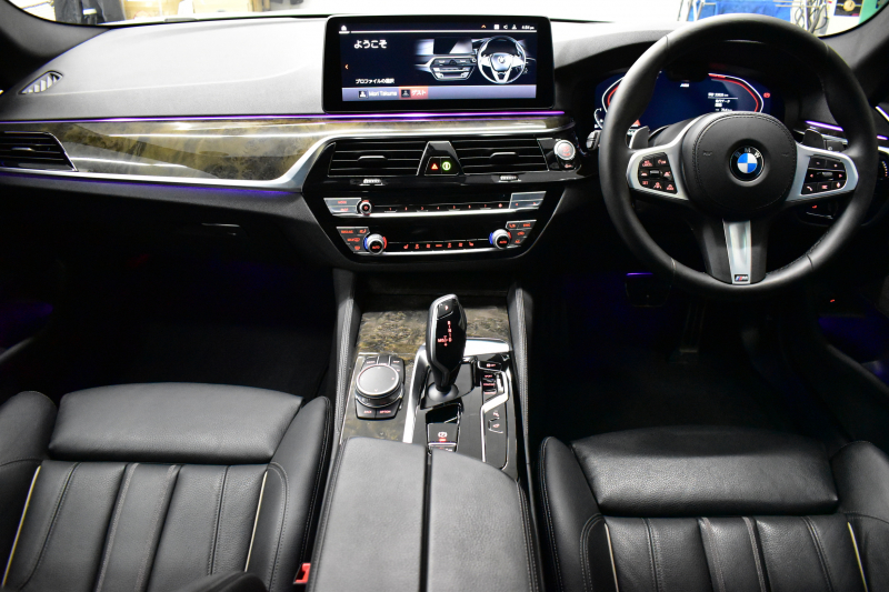 BMW 5シリーズ 530i ﾂｰﾘﾝｸﾞ Mｽﾎﾟｰﾂ LCI後期 ｾﾚｸﾄP ﾊﾟﾉﾗﾏｻﾝﾙｰﾌ 全席ﾋ-ﾀ-付ﾌﾞﾗｯｸﾚｻﾞｰ ﾊｰﾏﾝｶｰﾄﾞﾝ 新ﾃﾞｻﾞｲﾝLEDﾍｯﾄﾞﾗｲﾄ ACC HUD LCW 可変ｻｽﾍﾟﾝｼｮﾝ 19AW Mｽﾎﾟｰﾂﾌﾞﾚｰｷ ﾗｲﾌﾞｺｸﾋﾟｯﾄ ﾌﾙｾｸﾞ全周囲ｶﾒﾗ 電動Rｹﾞｰﾄ ｽﾏｰﾄｷｰ 2年保証