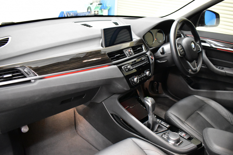 BMW X1 Xﾄﾞﾗｲﾌﾞ18d xﾗｲﾝ 中期ﾓﾃﾞﾙ 4WD ﾋｰﾀｰ付電動黒革 ｱﾄﾞﾊﾞﾝｽﾄﾞｱｸﾃｨﾌﾞｾｰﾌﾃｨ&ｺﾝﾌｫｰﾄ&ﾊｲﾗｲﾝP 追従ACC HUD 18AW  LEDﾍｯﾄﾞﾗｲﾄ ﾀｯﾁﾊﾟﾈﾙHDDﾅﾋﾞBｶﾒﾗ 前後PDC  衝突軽減B 車線逸脱&歩行者警告 電動Rｹﾞｰﾄ 2年保証