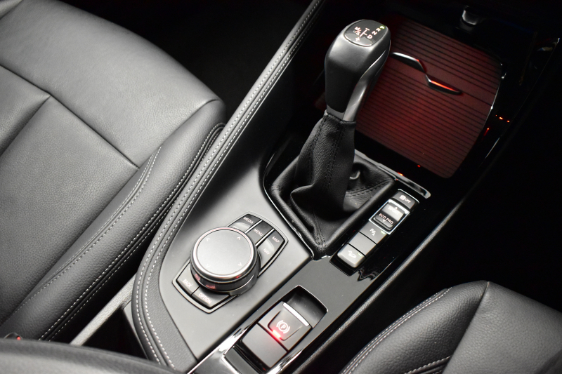 BMW X1 Xﾄﾞﾗｲﾌﾞ18d xﾗｲﾝ 中期ﾓﾃﾞﾙ 4WD ﾋｰﾀｰ付電動黒革 ｱﾄﾞﾊﾞﾝｽﾄﾞｱｸﾃｨﾌﾞｾｰﾌﾃｨ&ｺﾝﾌｫｰﾄ&ﾊｲﾗｲﾝP 追従ACC HUD 18AW  LEDﾍｯﾄﾞﾗｲﾄ ﾀｯﾁﾊﾟﾈﾙHDDﾅﾋﾞBｶﾒﾗ 前後PDC  衝突軽減B 車線逸脱&歩行者警告 電動Rｹﾞｰﾄ 2年保証