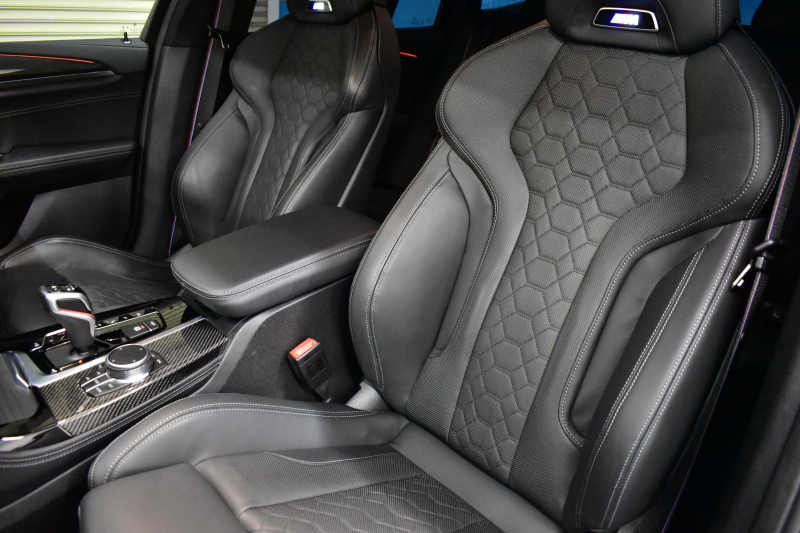 BMW Mシリーズ X3M ｺﾝﾍﾟﾃｨｼｮﾝ 4WD 510馬力 全席ﾋｰﾀｰ Fﾍﾞﾝﾁﾚｰｼｮﾝ付ﾌﾞﾗｯｸﾒﾘﾉﾚｻﾞｰMｽﾎﾟｰﾂｼｰﾄ 21AW Mｽﾎﾟｰﾂｴｸﾞｿﾞｰｽﾄ ﾊｰﾏﾝｶｰﾄﾞﾝ 追従ACC HUD ｼﾞｪｽﾁｬｰCﾀｯﾁﾊﾟﾈﾙﾅﾋﾞ全周囲ｶﾒﾗ LEDﾍｯﾄﾞﾗｲﾄ ｵｰﾄﾊｲﾋﾞｰﾑ  Mｼｰﾄﾍﾞﾙﾄ 2年保証