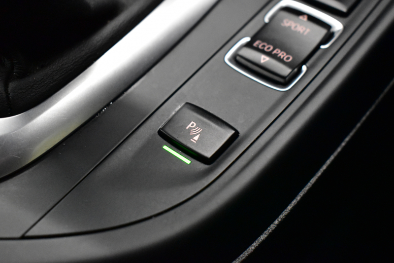 BMW 2シリーズ 220i ｶﾌﾞﾘｵﾚ Mｽﾎﾟｰﾂ LCI後期  1ｵｰﾅｰ 追従ACC  ﾍｷｻｺﾞﾅﾙLEDﾍｯﾄﾞﾗｲﾄ ﾋｰﾀｰ付黒革 ｵﾌﾟｼｮﾝ18AW NEWﾃﾞｻﾞｲﾝﾒｰﾀｰﾊﾟﾈﾙ 衝突軽減ﾌﾞﾚｰｷ 車線逸脱&歩行者警告 ﾀｯﾁﾊﾟﾈﾙHDDﾅﾋﾞ 前後PDC Bｶﾒﾗ Pｱｼｽﾄ 2年保証
