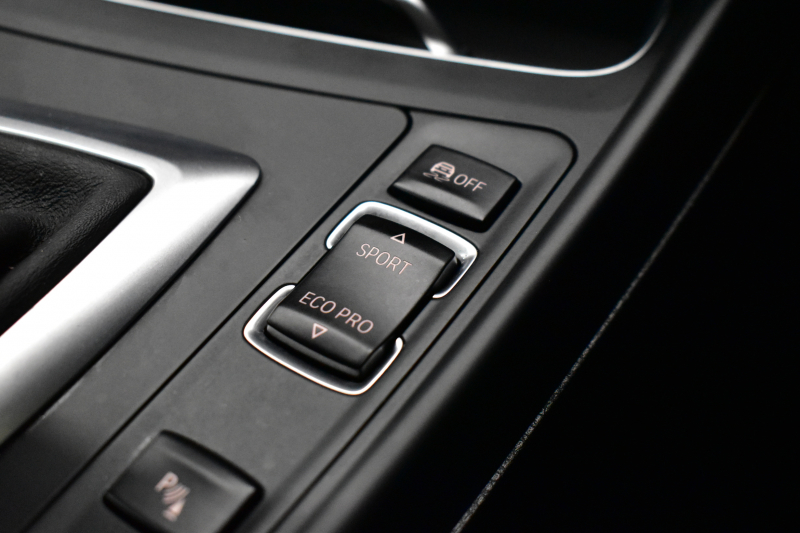 BMW 2シリーズ 220i ｶﾌﾞﾘｵﾚ Mｽﾎﾟｰﾂ LCI後期  1ｵｰﾅｰ 追従ACC  ﾍｷｻｺﾞﾅﾙLEDﾍｯﾄﾞﾗｲﾄ ﾋｰﾀｰ付黒革 ｵﾌﾟｼｮﾝ18AW NEWﾃﾞｻﾞｲﾝﾒｰﾀｰﾊﾟﾈﾙ 衝突軽減ﾌﾞﾚｰｷ 車線逸脱&歩行者警告 ﾀｯﾁﾊﾟﾈﾙHDDﾅﾋﾞ 前後PDC Bｶﾒﾗ Pｱｼｽﾄ 2年保証