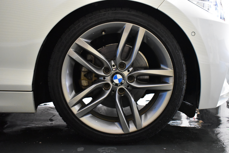 BMW 2シリーズ 220i ｶﾌﾞﾘｵﾚ Mｽﾎﾟｰﾂ LCI後期  1ｵｰﾅｰ 追従ACC  ﾍｷｻｺﾞﾅﾙLEDﾍｯﾄﾞﾗｲﾄ ﾋｰﾀｰ付黒革 ｵﾌﾟｼｮﾝ18AW NEWﾃﾞｻﾞｲﾝﾒｰﾀｰﾊﾟﾈﾙ 衝突軽減ﾌﾞﾚｰｷ 車線逸脱&歩行者警告 ﾀｯﾁﾊﾟﾈﾙHDDﾅﾋﾞ 前後PDC Bｶﾒﾗ Pｱｼｽﾄ 2年保証