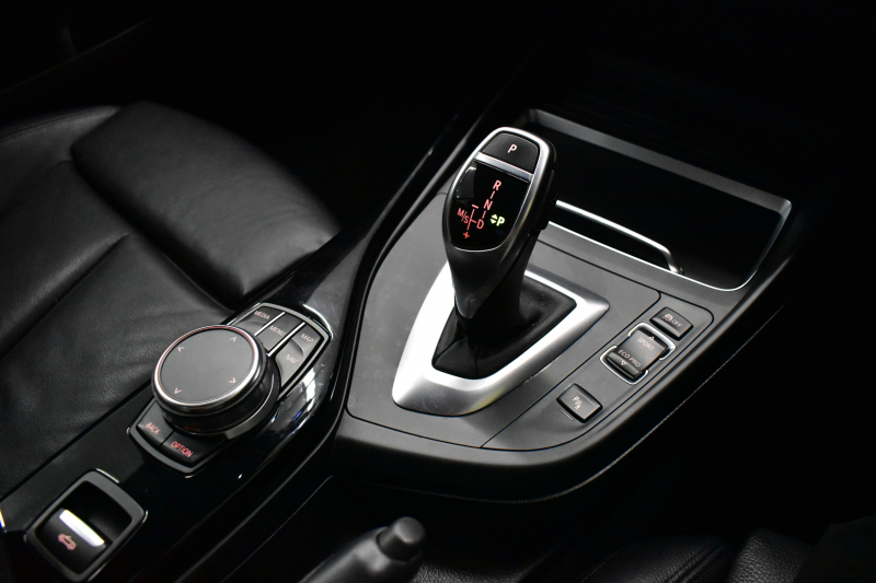BMW 2シリーズ 220i ｶﾌﾞﾘｵﾚ Mｽﾎﾟｰﾂ LCI後期  1ｵｰﾅｰ 追従ACC  ﾍｷｻｺﾞﾅﾙLEDﾍｯﾄﾞﾗｲﾄ ﾋｰﾀｰ付黒革 ｵﾌﾟｼｮﾝ18AW NEWﾃﾞｻﾞｲﾝﾒｰﾀｰﾊﾟﾈﾙ 衝突軽減ﾌﾞﾚｰｷ 車線逸脱&歩行者警告 ﾀｯﾁﾊﾟﾈﾙHDDﾅﾋﾞ 前後PDC Bｶﾒﾗ Pｱｼｽﾄ 2年保証