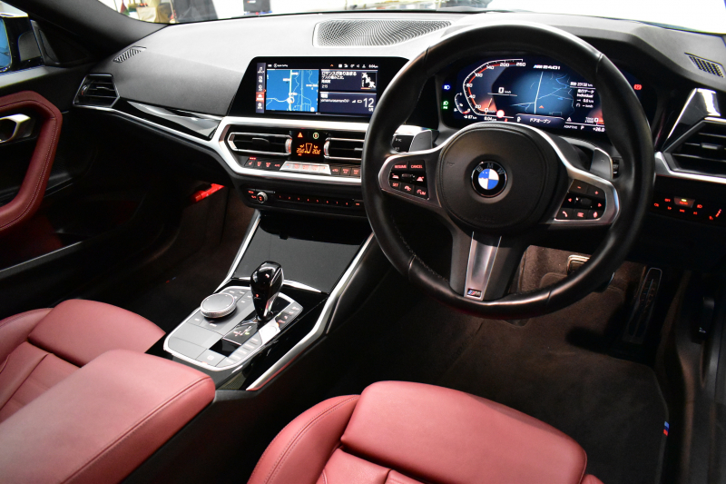 BMW 2シリーズ M240iXﾄﾞﾗｲﾌﾞ ｸｰﾍﾟ 4WD ﾌｧｽﾄﾄﾗｯｸ&ﾊｲﾗｲﾝ&ｺﾝﾌｫｰﾄP ﾋｰﾀｰ付電動赤革 19AW 可変Mｻｽ MﾃｸﾉﾛｼﾞｰP ﾎｲｰﾙｱｰﾁｴｸｽﾃﾝｼｮﾝ Mｽﾎﾟｰﾂﾌﾞﾚｰｷ Mｽﾎﾟｰﾂﾃﾞﾌ ACC HUD BMWﾗｲﾌﾞｺｯｸﾋﾟｯﾄ ﾅﾋﾞ全周囲ｶﾒﾗ3Dﾋﾞｭｰ ｱｯﾌﾟﾙｶｰﾌﾟﾚｲ 2年保証