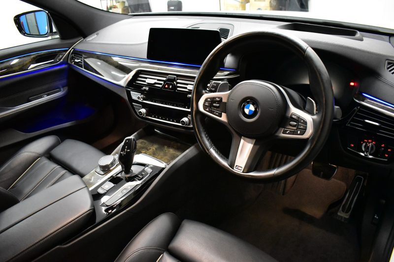 BMW 6シリーズ 630iｸﾞﾗﾝﾂｰﾘｽﾓ Mｽﾎﾟｰﾂ 全席ﾋｰﾀｰ付ﾌﾞﾗｯｸﾚｻﾞｰ 有償ｶﾗｰ｢ﾐﾈﾗﾙﾎﾜｲﾄ･ﾊﾟｰﾙ｣ ｱﾀﾞﾌﾟﾃｨﾌﾞLEDﾍｯﾄﾞﾗｲﾄ 追従ACC HUD Mｽﾎﾟｰﾂﾌﾞﾚｰｷ 19AW 衝突軽減B 車線変更&逸脱&歩行者警告 全周囲ｶﾒﾗ3Dﾋﾞｭｰ 電動Rｹﾞｰﾄ 2年保証