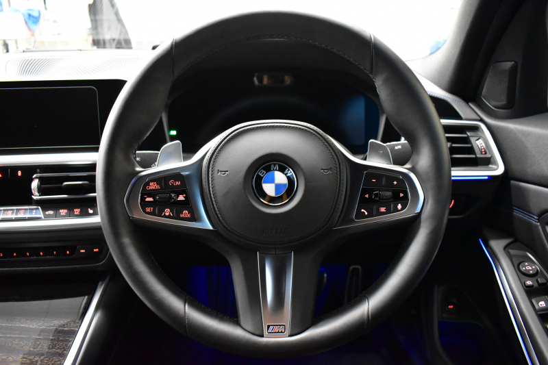 BMW 3シリーズ 330i Mｽﾎﾟｰﾂ 高出力ﾓﾃﾞﾙ ﾃﾞﾋﾞｭｰ&ｲﾉﾍﾞｰｼｮﾝ&ｺﾝﾌｫｰﾄP ﾚｰｻﾞｰLED ﾋｰﾀｰ付黒革 全周囲ｶﾒﾗ ACC HUD 19AW Mｽﾎﾟｰﾂﾌﾞﾚｰｷ ﾗｲﾌﾞｺｯｸﾋﾟｯﾄ ﾀｯﾁﾊﾟﾈﾙﾅﾋﾞ社外ﾌﾙｾｸﾞ ｱｯﾌﾟﾙｶｰﾌﾟﾚｲ ｳｯﾄﾞｲﾝﾃﾘｱ 電動ﾄﾗﾝｸ 2年保証