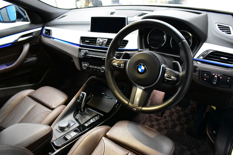 BMW X2 M35i 4WD ｾﾚｸﾄ&ｱﾄﾞﾊﾞﾝｽﾄﾞｱｸﾃｨﾌﾞｾｰﾌﾃｨ-&ｺﾝﾌｫｰﾄP ﾊﾟﾉﾗﾏｻﾝR ﾋｰﾀｰ付電動ﾓｶ茶革 20AW LEDﾍｯﾄﾞﾗｲﾄ 追従ACC HUD ﾀｯﾁﾊﾟﾈﾙﾅﾋﾞBｶﾒﾗ 衝突軽減B 車線逸脱&歩行者警告 電動Rｹﾞｰﾄ 2年保証