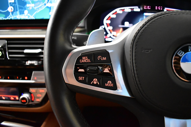 BMW 5シリーズ M550i xdrive Mｽﾎﾟｰﾂ V型8気筒 530馬力 LCI後期 1ｵｰﾅｰ 4WD 全席ﾋｰﾀｰ付茶革 ﾚｰｻﾞｰLED Mﾊｲｸﾞﾛｽ･ｴｸｽﾃﾘｱ 可変Mｻｽ Mｽﾎﾟｰﾂﾌﾞﾚｰｷ&ﾃﾞﾌ ﾗｲﾌﾞｺｸﾋﾟｯﾄ ACC HUD ﾊｰﾏﾝｶｰﾄﾞﾝ 4ｿﾞｰﾝAC 電動ﾄﾗﾝｸ 全周囲ｶﾒﾗ ﾌﾙｾｸﾞ 20AW 2年保証