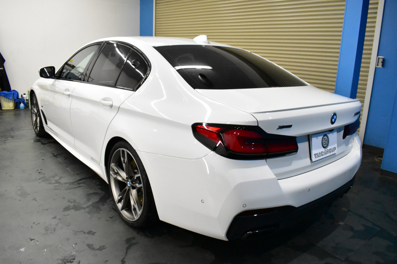 BMW 5シリーズ M550i xdrive Mｽﾎﾟｰﾂ V型8気筒 530馬力 LCI後期 1ｵｰﾅｰ 4WD 全席ﾋｰﾀｰ付茶革 ﾚｰｻﾞｰLED Mﾊｲｸﾞﾛｽ･ｴｸｽﾃﾘｱ 可変Mｻｽ Mｽﾎﾟｰﾂﾌﾞﾚｰｷ&ﾃﾞﾌ ﾗｲﾌﾞｺｸﾋﾟｯﾄ ACC HUD ﾊｰﾏﾝｶｰﾄﾞﾝ 4ｿﾞｰﾝAC 電動ﾄﾗﾝｸ 全周囲ｶﾒﾗ ﾌﾙｾｸﾞ 20AW 2年保証