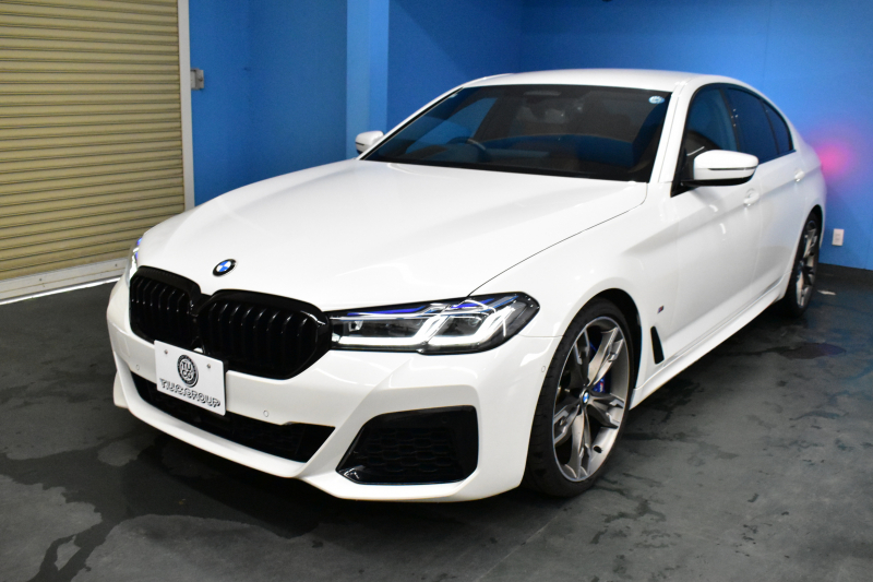 BMW 5シリーズ M550i xdrive Mｽﾎﾟｰﾂ V型8気筒 530馬力 LCI後期 1ｵｰﾅｰ 4WD 全席ﾋｰﾀｰ付茶革 ﾚｰｻﾞｰLED Mﾊｲｸﾞﾛｽ･ｴｸｽﾃﾘｱ 可変Mｻｽ Mｽﾎﾟｰﾂﾌﾞﾚｰｷ&ﾃﾞﾌ ﾗｲﾌﾞｺｸﾋﾟｯﾄ ACC HUD ﾊｰﾏﾝｶｰﾄﾞﾝ 4ｿﾞｰﾝAC 電動ﾄﾗﾝｸ 全周囲ｶﾒﾗ ﾌﾙｾｸﾞ 20AW 2年保証