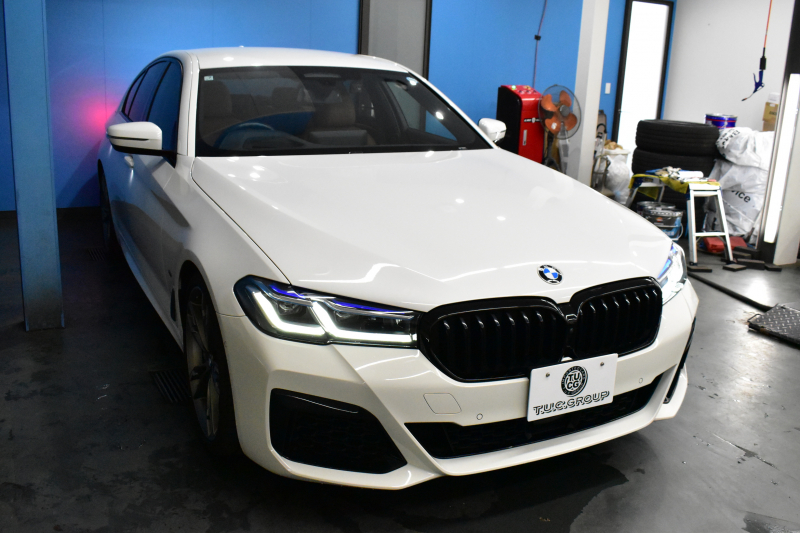 BMW 5シリーズ M550i xdrive Mｽﾎﾟｰﾂ V型8気筒 530馬力 LCI後期 1ｵｰﾅｰ 4WD 全席ﾋｰﾀｰ付茶革 ﾚｰｻﾞｰLED Mﾊｲｸﾞﾛｽ･ｴｸｽﾃﾘｱ 可変Mｻｽ Mｽﾎﾟｰﾂﾌﾞﾚｰｷ&ﾃﾞﾌ ﾗｲﾌﾞｺｸﾋﾟｯﾄ ACC HUD ﾊｰﾏﾝｶｰﾄﾞﾝ 4ｿﾞｰﾝAC 電動ﾄﾗﾝｸ 全周囲ｶﾒﾗ ﾌﾙｾｸﾞ 20AW 2年保証