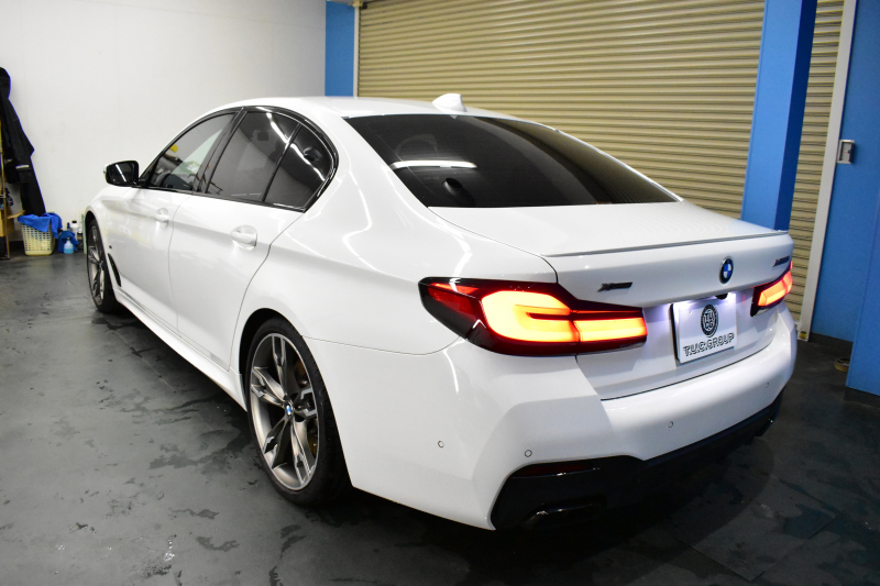 BMW 5シリーズ M550i xdrive Mｽﾎﾟｰﾂ V型8気筒 530馬力 LCI後期 1ｵｰﾅｰ 4WD 全席ﾋｰﾀｰ付茶革 ﾚｰｻﾞｰLED Mﾊｲｸﾞﾛｽ･ｴｸｽﾃﾘｱ 可変Mｻｽ Mｽﾎﾟｰﾂﾌﾞﾚｰｷ&ﾃﾞﾌ ﾗｲﾌﾞｺｸﾋﾟｯﾄ ACC HUD ﾊｰﾏﾝｶｰﾄﾞﾝ 4ｿﾞｰﾝAC 電動ﾄﾗﾝｸ 全周囲ｶﾒﾗ ﾌﾙｾｸﾞ 20AW 2年保証