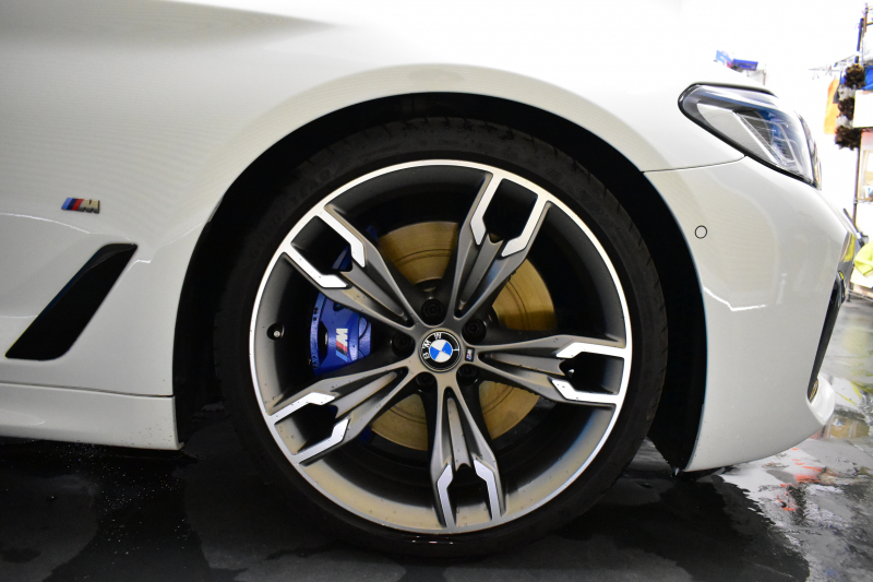 BMW 5シリーズ M550i xdrive Mｽﾎﾟｰﾂ V型8気筒 530馬力 LCI後期 1ｵｰﾅｰ 4WD 全席ﾋｰﾀｰ付茶革 ﾚｰｻﾞｰLED Mﾊｲｸﾞﾛｽ･ｴｸｽﾃﾘｱ 可変Mｻｽ Mｽﾎﾟｰﾂﾌﾞﾚｰｷ&ﾃﾞﾌ ﾗｲﾌﾞｺｸﾋﾟｯﾄ ACC HUD ﾊｰﾏﾝｶｰﾄﾞﾝ 4ｿﾞｰﾝAC 電動ﾄﾗﾝｸ 全周囲ｶﾒﾗ ﾌﾙｾｸﾞ 20AW 2年保証