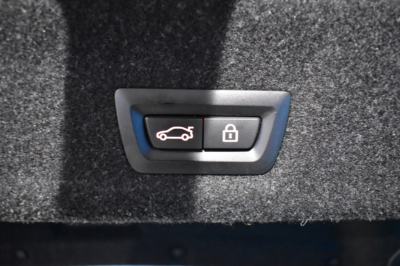 BMW 3シリーズ 320i Mｽﾎﾟｰﾂ ﾃﾞﾋﾞｭｰ&ｺﾝﾌｫｰﾄP ﾋｰﾀｰ付黒革 社外ﾌﾙｾｸﾞ 追従ACC  HUD  LCW 19AW 衝突軽減B 車線逸脱&歩行者警告 ﾗｲﾌﾞｺｯｸﾋﾟｯﾄ ｱｯﾌﾟﾙｶｰﾌﾟﾚｲ Bｶﾒﾗ 電動ﾄﾗﾝｸ ﾜｲﾔﾚｽ充電  ｳｯﾄﾞｲﾝﾃﾘｱ 2年保証
