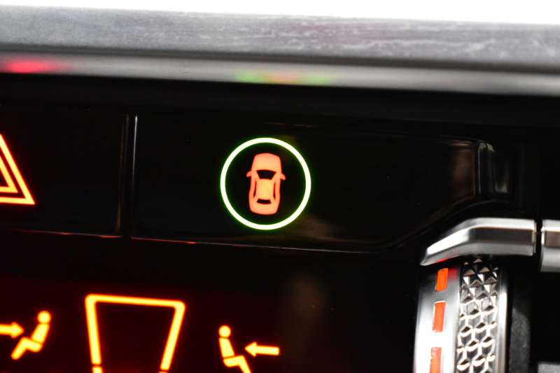 BMW 3シリーズ 320i Mｽﾎﾟｰﾂ ﾃﾞﾋﾞｭｰ&ｺﾝﾌｫｰﾄP ﾋｰﾀｰ付黒革 社外ﾌﾙｾｸﾞ 追従ACC  HUD  LCW 19AW 衝突軽減B 車線逸脱&歩行者警告 ﾗｲﾌﾞｺｯｸﾋﾟｯﾄ ｱｯﾌﾟﾙｶｰﾌﾟﾚｲ Bｶﾒﾗ 電動ﾄﾗﾝｸ ﾜｲﾔﾚｽ充電  ｳｯﾄﾞｲﾝﾃﾘｱ 2年保証