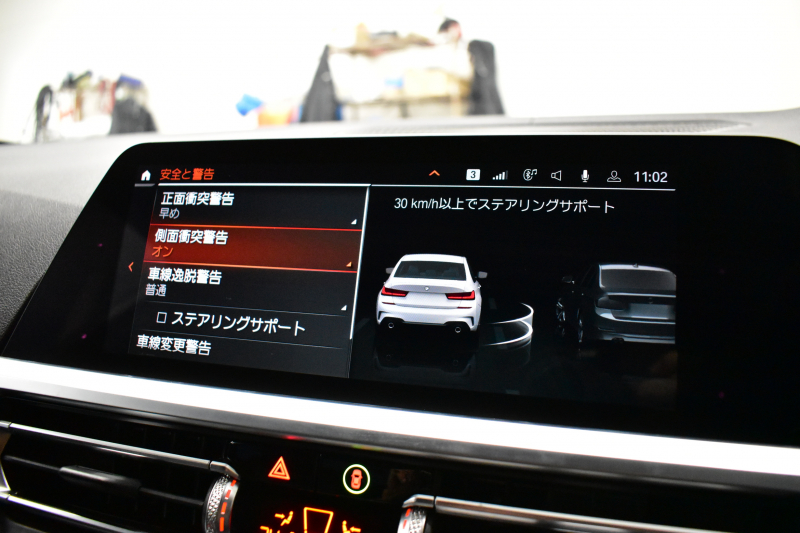 BMW 3シリーズ 320i Mｽﾎﾟｰﾂ ﾃﾞﾋﾞｭｰ&ｺﾝﾌｫｰﾄP ﾋｰﾀｰ付黒革 社外ﾌﾙｾｸﾞ 追従ACC  HUD  LCW 19AW 衝突軽減B 車線逸脱&歩行者警告 ﾗｲﾌﾞｺｯｸﾋﾟｯﾄ ｱｯﾌﾟﾙｶｰﾌﾟﾚｲ Bｶﾒﾗ 電動ﾄﾗﾝｸ ﾜｲﾔﾚｽ充電  ｳｯﾄﾞｲﾝﾃﾘｱ 2年保証