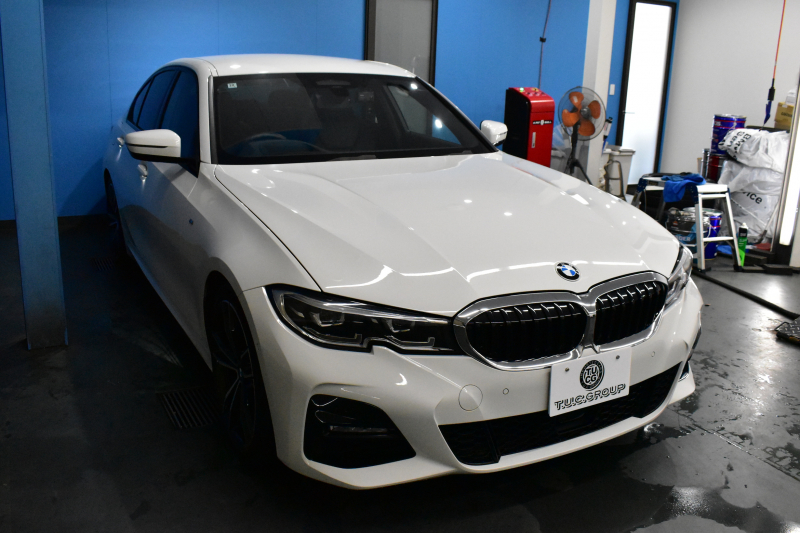 BMW 3シリーズ 320i Mｽﾎﾟｰﾂ ﾃﾞﾋﾞｭｰ&ｺﾝﾌｫｰﾄP ﾋｰﾀｰ付黒革 社外ﾌﾙｾｸﾞ 追従ACC  HUD  LCW 19AW 衝突軽減B 車線逸脱&歩行者警告 ﾗｲﾌﾞｺｯｸﾋﾟｯﾄ ｱｯﾌﾟﾙｶｰﾌﾟﾚｲ Bｶﾒﾗ 電動ﾄﾗﾝｸ ﾜｲﾔﾚｽ充電  ｳｯﾄﾞｲﾝﾃﾘｱ 2年保証