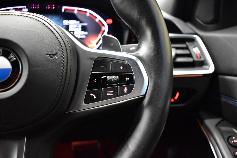 BMW 3シリーズ 320i Mｽﾎﾟｰﾂ ﾃﾞﾋﾞｭｰ&ｺﾝﾌｫｰﾄP ﾋｰﾀｰ付黒革 社外ﾌﾙｾｸﾞ 追従ACC  HUD  LCW 19AW 衝突軽減B 車線逸脱&歩行者警告 ﾗｲﾌﾞｺｯｸﾋﾟｯﾄ ｱｯﾌﾟﾙｶｰﾌﾟﾚｲ Bｶﾒﾗ 電動ﾄﾗﾝｸ ﾜｲﾔﾚｽ充電  ｳｯﾄﾞｲﾝﾃﾘｱ 2年保証
