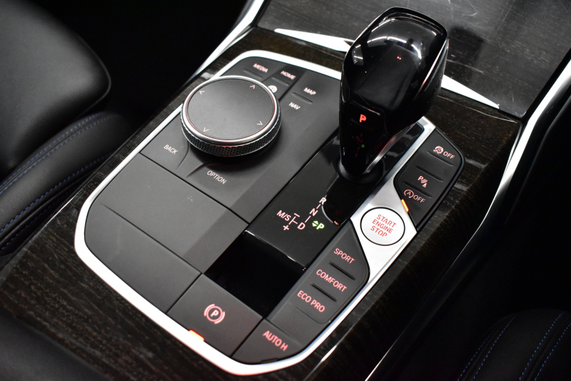 BMW 3シリーズ 320i Mｽﾎﾟｰﾂ ﾃﾞﾋﾞｭｰ&ｺﾝﾌｫｰﾄP ﾋｰﾀｰ付黒革 社外ﾌﾙｾｸﾞ 追従ACC  HUD  LCW 19AW 衝突軽減B 車線逸脱&歩行者警告 ﾗｲﾌﾞｺｯｸﾋﾟｯﾄ ｱｯﾌﾟﾙｶｰﾌﾟﾚｲ Bｶﾒﾗ 電動ﾄﾗﾝｸ ﾜｲﾔﾚｽ充電  ｳｯﾄﾞｲﾝﾃﾘｱ 2年保証