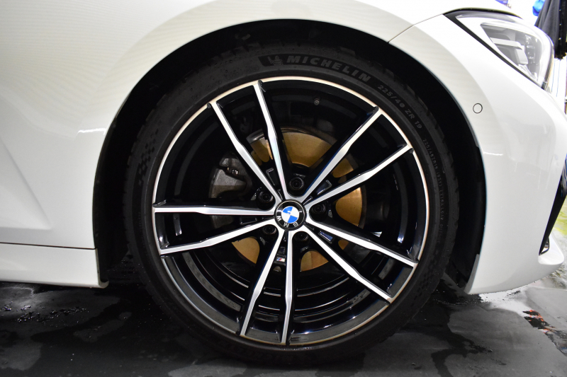 BMW 3シリーズ 320i Mｽﾎﾟｰﾂ ﾃﾞﾋﾞｭｰ&ｺﾝﾌｫｰﾄP ﾋｰﾀｰ付黒革 社外ﾌﾙｾｸﾞ 追従ACC  HUD  LCW 19AW 衝突軽減B 車線逸脱&歩行者警告 ﾗｲﾌﾞｺｯｸﾋﾟｯﾄ ｱｯﾌﾟﾙｶｰﾌﾟﾚｲ Bｶﾒﾗ 電動ﾄﾗﾝｸ ﾜｲﾔﾚｽ充電  ｳｯﾄﾞｲﾝﾃﾘｱ 2年保証