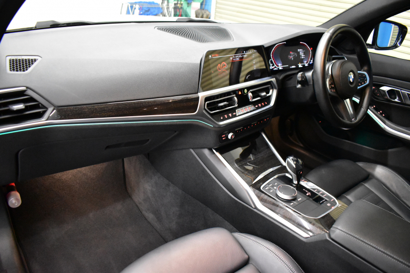 BMW 3シリーズ 320d Xﾄﾞﾗｲﾌﾞ Mｽﾎﾟｰﾂ 4WD ｲﾉﾍﾞｰｼｮﾝ&ﾊｲﾗｲﾝP ﾚｰｻﾞｰLED HUD BEWITH製ｽﾋﾟｰｶｰ 3Dﾃﾞｻﾞｲﾝ製ﾀﾞｳﾝｻｽ  ﾋｰﾀｰ付黒革 Pｱｼｽﾄ＋ 全周囲ｶﾒﾗ  ﾌﾙｾｸﾞ ACC 19AW  ﾗｲﾌﾞｺｯｸﾋﾟｯﾄ ｼﾞｪｽﾁｬｰC付ﾀｯﾁﾊﾟﾈﾙﾅﾋﾞ ｱｯﾌﾟﾙｶｰﾌﾟﾚｲ 2年保証