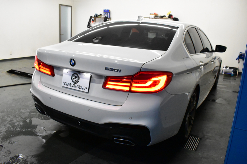 BMW 5シリーズ 530i Mｽﾎﾟｰﾂ 型式変更後ﾓﾃﾞﾙ「JR20」高出力ﾓﾃﾞﾙ ﾊｲﾗｲﾝP 全席ﾋｰﾀｰ付黒革 M550i用20AW 追従ACC HUD ｻﾃﾝｱﾙﾐﾓｰﾙ ｱﾀﾞﾌﾟﾃｨﾌﾞLEDﾗｲﾄ Mｽﾎﾟｰﾂﾌﾞﾚｰｷ ﾀｯﾁﾊﾟﾈﾙHDDﾅﾋﾞ 全周囲ｶﾒﾗ3Dﾋﾞｭｰ Pｱｼｽﾄ 電動ﾄﾗﾝｸ 2年保証