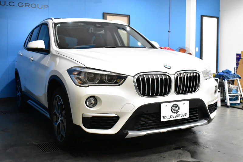 BMW X1 Xﾄﾞﾗｲﾌﾞ18d xﾗｲﾝ 中期ﾓﾃﾞﾙ 4WD 有償ｶﾗｰ｢ﾐﾈﾗﾙﾎﾜｲﾄ･ﾊﾟｰﾙ｣ ﾋｰﾀｰ付茶革 ﾊﾟﾉﾗﾏｻﾝR ｺﾝﾌｫｰﾄ&ﾊｲﾗｲﾝP 追従ACC HUD 18AW NEWﾃﾞｻﾞｲﾝﾒｰﾀｰ LEDﾍｯﾄﾞﾗｲﾄ ﾀｯﾁﾊﾟﾈﾙHDDﾅﾋﾞBｶﾒﾗ 前後PDC  衝突軽減B 電動Rｹﾞｰﾄ ｽﾏｰﾄｷｰ 2年保証