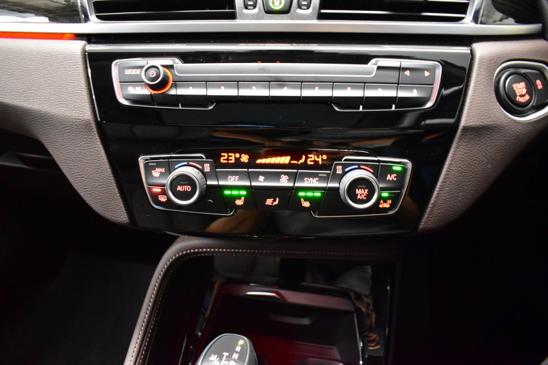 BMW X1 Xﾄﾞﾗｲﾌﾞ18d xﾗｲﾝ 中期ﾓﾃﾞﾙ 4WD 有償ｶﾗｰ｢ﾐﾈﾗﾙﾎﾜｲﾄ･ﾊﾟｰﾙ｣ ﾋｰﾀｰ付茶革 ﾊﾟﾉﾗﾏｻﾝR ｺﾝﾌｫｰﾄ&ﾊｲﾗｲﾝP 追従ACC HUD 18AW NEWﾃﾞｻﾞｲﾝﾒｰﾀｰ LEDﾍｯﾄﾞﾗｲﾄ ﾀｯﾁﾊﾟﾈﾙHDDﾅﾋﾞBｶﾒﾗ 前後PDC  衝突軽減B 電動Rｹﾞｰﾄ ｽﾏｰﾄｷｰ 2年保証