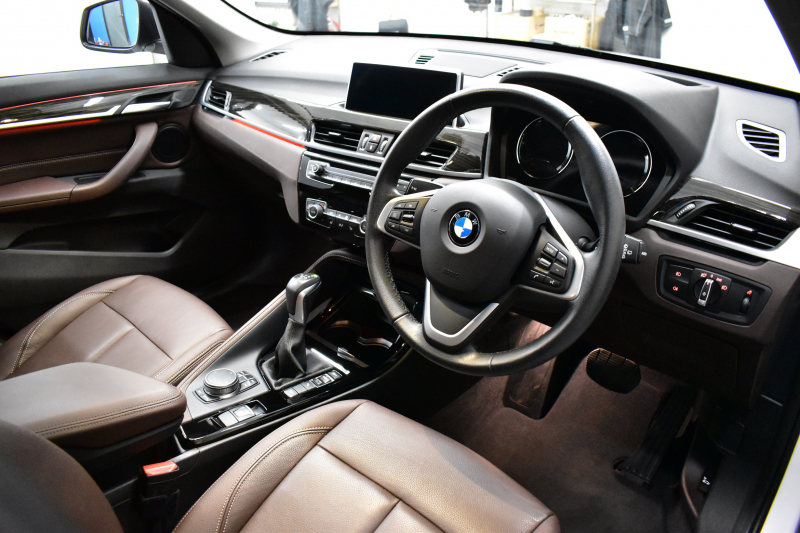 BMW X1 Xﾄﾞﾗｲﾌﾞ18d xﾗｲﾝ 中期ﾓﾃﾞﾙ 4WD 有償ｶﾗｰ｢ﾐﾈﾗﾙﾎﾜｲﾄ･ﾊﾟｰﾙ｣ ﾋｰﾀｰ付茶革 ﾊﾟﾉﾗﾏｻﾝR ｺﾝﾌｫｰﾄ&ﾊｲﾗｲﾝP 追従ACC HUD 18AW NEWﾃﾞｻﾞｲﾝﾒｰﾀｰ LEDﾍｯﾄﾞﾗｲﾄ ﾀｯﾁﾊﾟﾈﾙHDDﾅﾋﾞBｶﾒﾗ 前後PDC  衝突軽減B 電動Rｹﾞｰﾄ ｽﾏｰﾄｷｰ 2年保証