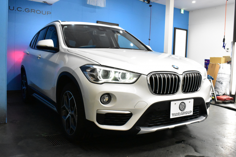 BMW X1 Xﾄﾞﾗｲﾌﾞ18d xﾗｲﾝ 中期ﾓﾃﾞﾙ 4WD 有償ｶﾗｰ｢ﾐﾈﾗﾙﾎﾜｲﾄ･ﾊﾟｰﾙ｣ ﾋｰﾀｰ付茶革 ﾊﾟﾉﾗﾏｻﾝR ｺﾝﾌｫｰﾄ&ﾊｲﾗｲﾝP 追従ACC HUD 18AW NEWﾃﾞｻﾞｲﾝﾒｰﾀｰ LEDﾍｯﾄﾞﾗｲﾄ ﾀｯﾁﾊﾟﾈﾙHDDﾅﾋﾞBｶﾒﾗ 前後PDC  衝突軽減B 電動Rｹﾞｰﾄ ｽﾏｰﾄｷｰ 2年保証
