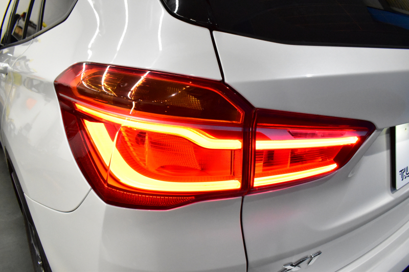 BMW X1 Xﾄﾞﾗｲﾌﾞ18d xﾗｲﾝ 中期ﾓﾃﾞﾙ 4WD 有償ｶﾗｰ｢ﾐﾈﾗﾙﾎﾜｲﾄ･ﾊﾟｰﾙ｣ ﾋｰﾀｰ付茶革 ﾊﾟﾉﾗﾏｻﾝR ｺﾝﾌｫｰﾄ&ﾊｲﾗｲﾝP 追従ACC HUD 18AW NEWﾃﾞｻﾞｲﾝﾒｰﾀｰ LEDﾍｯﾄﾞﾗｲﾄ ﾀｯﾁﾊﾟﾈﾙHDDﾅﾋﾞBｶﾒﾗ 前後PDC  衝突軽減B 電動Rｹﾞｰﾄ ｽﾏｰﾄｷｰ 2年保証