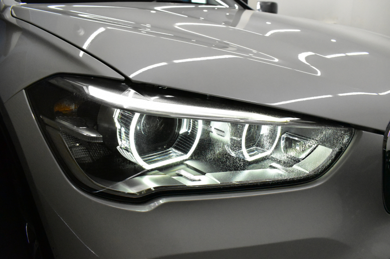 BMW X1 Xﾄﾞﾗｲﾌﾞ18d xﾗｲﾝ 中期ﾓﾃﾞﾙ 4WD 有償ｶﾗｰ｢ﾐﾈﾗﾙﾎﾜｲﾄ･ﾊﾟｰﾙ｣ ﾋｰﾀｰ付茶革 ﾊﾟﾉﾗﾏｻﾝR ｺﾝﾌｫｰﾄ&ﾊｲﾗｲﾝP 追従ACC HUD 18AW NEWﾃﾞｻﾞｲﾝﾒｰﾀｰ LEDﾍｯﾄﾞﾗｲﾄ ﾀｯﾁﾊﾟﾈﾙHDDﾅﾋﾞBｶﾒﾗ 前後PDC  衝突軽減B 電動Rｹﾞｰﾄ ｽﾏｰﾄｷｰ 2年保証