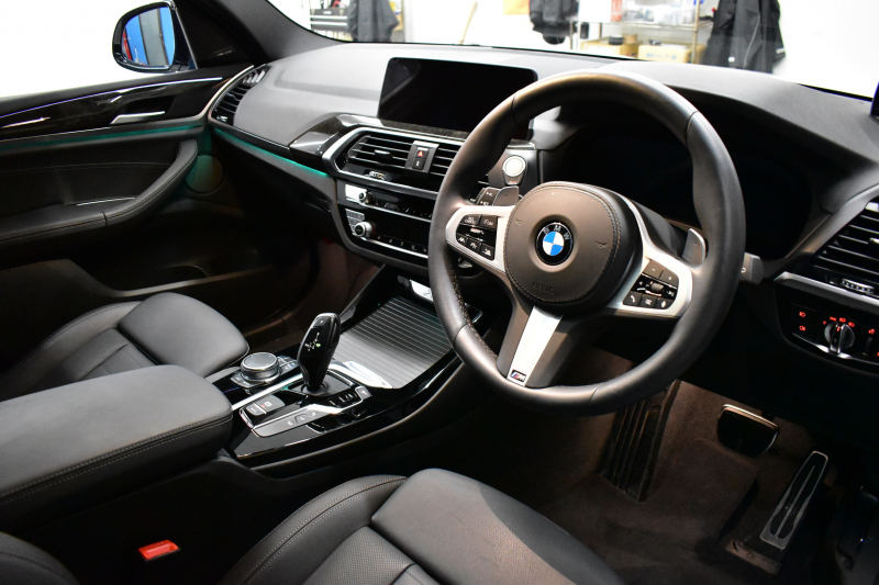 BMW X3 Xﾄﾞﾗｲﾌﾞ20d Mｽﾎﾟｰﾂ ｾﾚｸﾄ&ﾊｲﾗｲﾝP ﾊﾟﾉﾗﾏｻﾝR 型式変更後ﾓﾃﾞﾙ（UZ20） ﾗｲﾌﾞｺｯｸﾋﾟｯﾄ  20AW 前席ﾍﾞﾝﾁﾚｰｼｮﾝ LEDﾍｯﾄﾞﾗｲﾄ 追従ACC HUD 全席ﾋｰﾀｰ付黒革 ﾊｰﾏﾝｶｰﾄﾞﾝ ﾀｯﾁﾊﾟﾈﾙﾅﾋﾞﾌﾙｾｸﾞ全周囲ｶﾒﾗ3Dﾋﾞｭｰ ﾜｲﾔﾚｽ充電 1ｵｰﾅｰ  2年保証