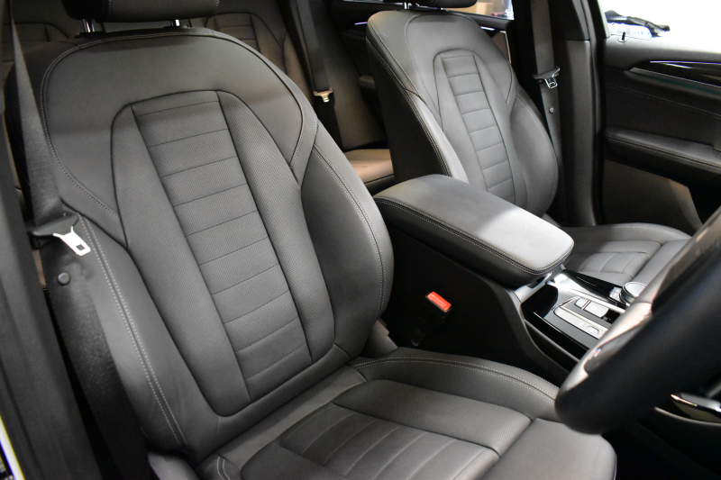 BMW X3 Xﾄﾞﾗｲﾌﾞ20d Mｽﾎﾟｰﾂ ｾﾚｸﾄ&ﾊｲﾗｲﾝP ﾊﾟﾉﾗﾏｻﾝR 型式変更後ﾓﾃﾞﾙ（UZ20） ﾗｲﾌﾞｺｯｸﾋﾟｯﾄ  20AW 前席ﾍﾞﾝﾁﾚｰｼｮﾝ LEDﾍｯﾄﾞﾗｲﾄ 追従ACC HUD 全席ﾋｰﾀｰ付黒革 ﾊｰﾏﾝｶｰﾄﾞﾝ ﾀｯﾁﾊﾟﾈﾙﾅﾋﾞﾌﾙｾｸﾞ全周囲ｶﾒﾗ3Dﾋﾞｭｰ ﾜｲﾔﾚｽ充電 1ｵｰﾅｰ  2年保証