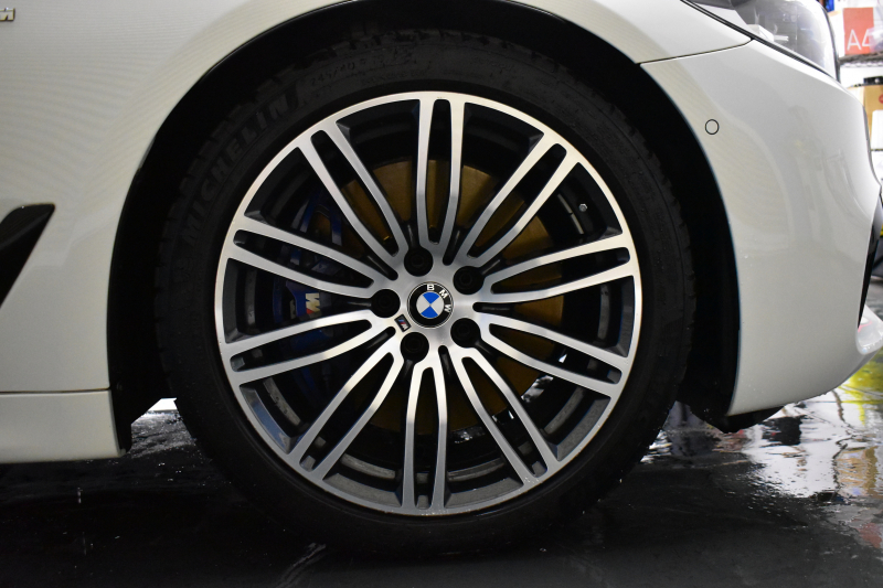 BMW 5シリーズ 540i XﾄﾞﾗｲﾌﾞﾂｰﾘﾝｸﾞMｽﾎﾟｰﾂ 4WD 1ｵｰﾅｰ ﾃﾞﾋﾞｭｰ&ﾊｲﾗｲﾝP 全席ﾋｰﾀｰ付ﾌﾞﾗｯｸﾚｻﾞｰ ｿﾌﾄｸﾛｰｽﾞﾄﾞｱ HUD Mｽﾎﾟｰﾂﾌﾞﾚｰｷ 可変ｻｽ LEDﾍｯﾄﾞﾗｲﾄ ｼﾞｪｽﾁｬｰC付ﾀｯﾁﾊﾟﾈﾙﾅﾋﾞ 液晶ﾒｰﾀｰ ACC LCW 全周囲ｶﾒﾗ ﾌﾙｾｸﾞ 2年保証