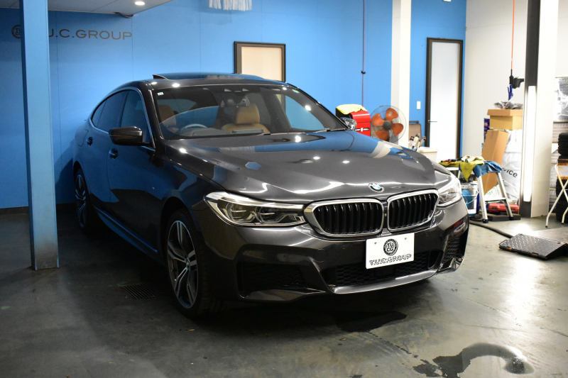 BMW 6シリーズ 640iｸﾞﾗﾝﾂｰﾘｽﾓ XﾄﾞﾗｲﾌﾞMｽﾎﾟｰﾂ ﾃﾞﾋﾞｭｰED 40台限定車 1ｵｰﾅｰ 4WD 専用外装色｢ｿﾌｨｽﾄｸﾞﾚｰ･M｣ Bowers&Wilkinsｻｳﾝﾄﾞ ﾊﾟﾉﾗﾏｻﾝR Fﾍﾞﾝﾁﾚｰｼｮﾝ付ﾋｰﾀｰ付茶革ｺﾝﾌｫｰﾄｼｰﾄ 後席ﾓﾆﾀｰ ｿﾌﾄｸﾛｰｽﾞﾄﾞｱ 4ｿﾞｰﾝAC ACC HUD 2年保証
