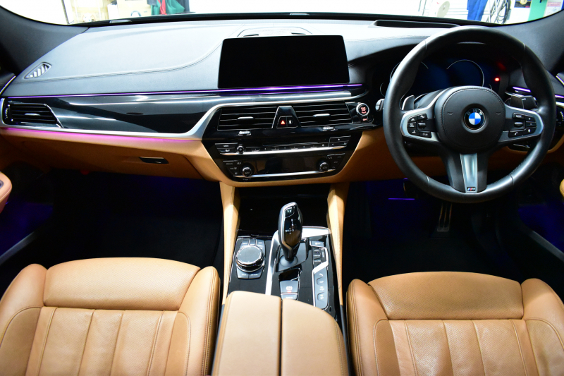 BMW 6シリーズ 640iｸﾞﾗﾝﾂｰﾘｽﾓ XﾄﾞﾗｲﾌﾞMｽﾎﾟｰﾂ ﾃﾞﾋﾞｭｰED 40台限定車 1ｵｰﾅｰ 4WD 専用外装色｢ｿﾌｨｽﾄｸﾞﾚｰ･M｣ Bowers&Wilkinsｻｳﾝﾄﾞ ﾊﾟﾉﾗﾏｻﾝR Fﾍﾞﾝﾁﾚｰｼｮﾝ付ﾋｰﾀｰ付茶革ｺﾝﾌｫｰﾄｼｰﾄ 後席ﾓﾆﾀｰ ｿﾌﾄｸﾛｰｽﾞﾄﾞｱ 4ｿﾞｰﾝAC ACC HUD 2年保証