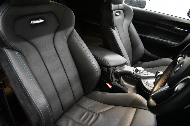 BMW Mシリーズ M2 ｺﾝﾍﾟﾃｨｼｮﾝ MDCT 7速DCT LCI後期  ﾊｰﾏﾝｶｰﾄﾞﾝ 専用410馬力ｴﾝｼﾞﾝ LEDﾍｯﾄﾞﾗｲﾄ&ﾃｰﾙ ﾋｰﾀｰ付黒革 AKRAPOVICﾏﾌﾗｰ ｶｰﾎﾞﾝﾌﾛﾝﾄｽﾎﾟｲﾗｰ ｶｰﾎﾞﾝﾘﾔﾃﾞｨﾌｭｰｻﾞｰ ﾀｯﾁﾊﾟﾈﾙHDDﾅﾋﾞBｶﾒﾗ 19AW 衝突軽減ﾌﾞﾚｰｷ 車線逸脱＆歩行者警告 2年保証