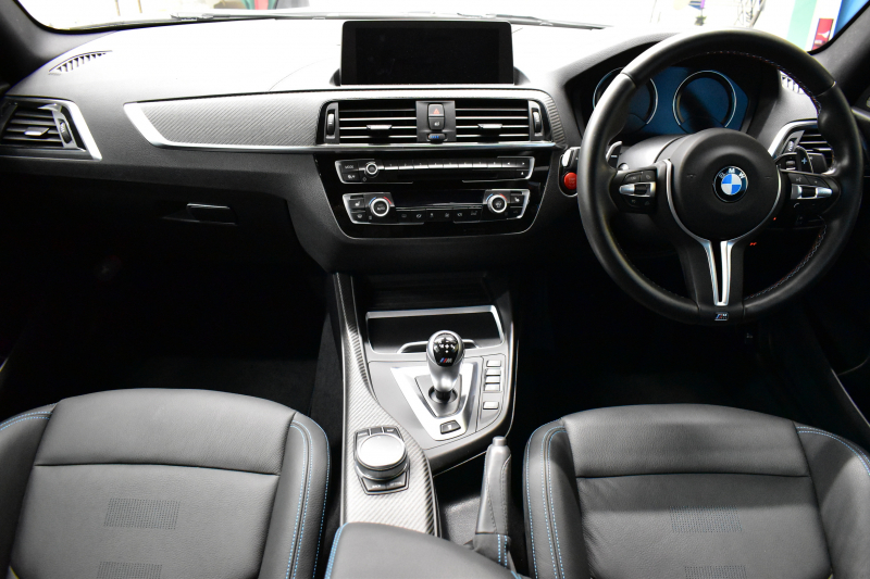BMW Mシリーズ M2 ｺﾝﾍﾟﾃｨｼｮﾝ MDCT 7速DCT LCI後期  ﾊｰﾏﾝｶｰﾄﾞﾝ 専用410馬力ｴﾝｼﾞﾝ LEDﾍｯﾄﾞﾗｲﾄ&ﾃｰﾙ ﾋｰﾀｰ付黒革 AKRAPOVICﾏﾌﾗｰ ｶｰﾎﾞﾝﾌﾛﾝﾄｽﾎﾟｲﾗｰ ｶｰﾎﾞﾝﾘﾔﾃﾞｨﾌｭｰｻﾞｰ ﾀｯﾁﾊﾟﾈﾙHDDﾅﾋﾞBｶﾒﾗ 19AW 衝突軽減ﾌﾞﾚｰｷ 車線逸脱＆歩行者警告 2年保証