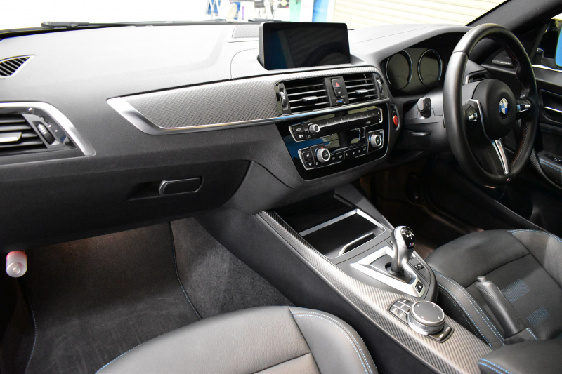 BMW Mシリーズ M2 ｺﾝﾍﾟﾃｨｼｮﾝ MDCT 7速DCT LCI後期  ﾊｰﾏﾝｶｰﾄﾞﾝ 専用410馬力ｴﾝｼﾞﾝ LEDﾍｯﾄﾞﾗｲﾄ&ﾃｰﾙ ﾋｰﾀｰ付黒革 AKRAPOVICﾏﾌﾗｰ ｶｰﾎﾞﾝﾌﾛﾝﾄｽﾎﾟｲﾗｰ ｶｰﾎﾞﾝﾘﾔﾃﾞｨﾌｭｰｻﾞｰ ﾀｯﾁﾊﾟﾈﾙHDDﾅﾋﾞBｶﾒﾗ 19AW 衝突軽減ﾌﾞﾚｰｷ 車線逸脱＆歩行者警告 2年保証