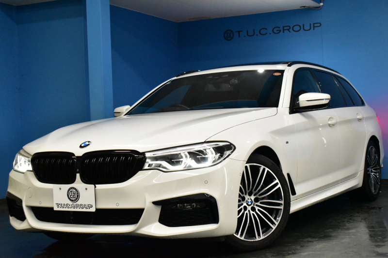 BMW 5シリーズ 530iﾂｰﾘﾝｸﾞ Mｽﾎﾟｰﾂ 型式変更後(JT20) ｾﾚｸﾄP 全面液晶ﾒｰﾀｰ ﾊﾟﾉﾗﾏｻﾝﾙｰﾌ ﾊｰﾏﾝｶｰﾄﾞﾝ LEDﾍｯﾄﾞﾗｲﾄ 全席ﾋｰﾀｰ付黒革 追従ACC HUD ﾀｯﾁﾊﾟﾈﾙHDDﾅﾋﾞ 全周囲ｶﾒﾗ3Dﾋﾞｭｰ Pｱｼｽﾄ 車線変更&逸脱&歩行者警告 衝突軽減B 19AW 電動Rｹﾞｰﾄ 社外ﾜｲﾔﾚｽ充電 2年保証